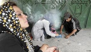 نساء محافظة قم يتصدرن المدمنات في إيران - أرشيفية