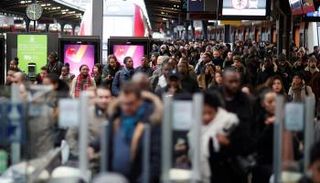 إضراب وسائل النقل هو الأطول في تاريخ فرنسا