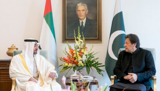 الشيخ محمد بن زايد آل نهيان ورئيس وزراء باكستان في جلسة مباحثات رسمية