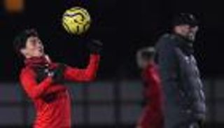 كلوب يكشف عن موعد انضمام مينامينو لقائمة ليفربول