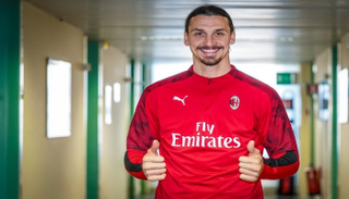 زلاتان إبراهيموفيتش بقميص ميلان