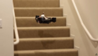 المكنسة الكهربائية الطائرة.. اختراع يطارد الأتربة في الأماكن الصعبة