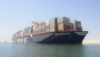 قناة السويس ترفع رسوم عبور سفن الصب وناقلات غاز البترول المسال