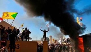 مليشيات إيران تحاصر السفارة الأمريكية في بغداد