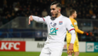 الجزائري ريان شرقي يواصل كتابة التاريخ مع ليون الفرنسي