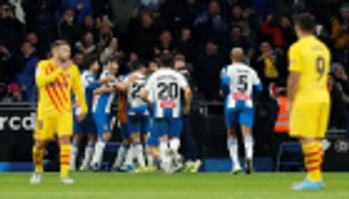 إسبانيول يسلب نقطتين من برشلونة في الدوري الإسباني