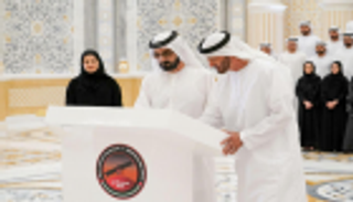 محمد بن راشد ومحمد بن زايد يوقعان القطعة الأخيرة من هيكل مسبار الأمل