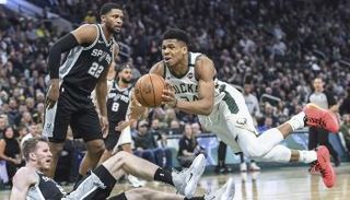 ميلووكي باكس وسان أنطونيو سبيرز