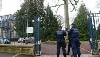 الشرطة الفرنسية بموقع الحادث