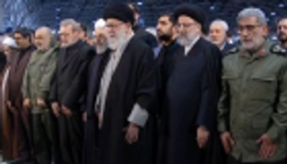 جنازة سليماني بطهران.. خامنئي يبكي وقادة حرسه الثوري يهددون