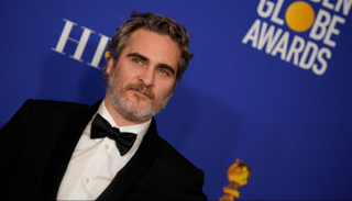 خواكين فينيكس يتسلم جائزة أفضل ممثل