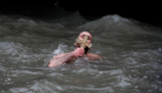 الأرثوذوكس يحتفلون بـ"عيد الغطاس" في المياه المثلجة