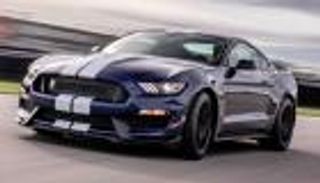 سباق ساخن في المبيعات بين السيارات الأمريكية الرياضية