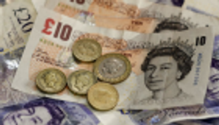 الإسترليني يتعافى في ختام ليلة التوترات بالشرق الأوسط