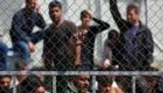 انتحار مهاجر إيراني في جزيرة يونانية