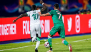 محرز يعتذر لماني ويعد بمنافسته على جائزة أفضل لاعب أفريقي