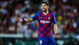 برشلونة يصدم سواريز بشأن عقده الجديد