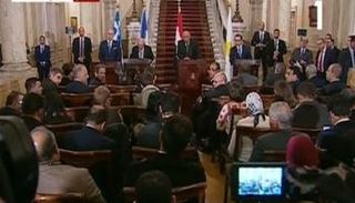 جانب من المؤتمر الصحفي لوزراء خارجية الدول الخمس