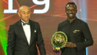 كيف نصر العرب ماني على صلاح ومحرز في جائزة الأفضل بأفريقيا؟