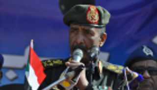 البرهان يطالب السودانيين بتفويت الفرصة على المتربصين بالبلاد