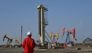 "سي.إن.بي.سي" الصينية تسحب موظفين من حقل نفط عراقي