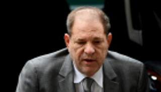 نجم هوليوود يواجه تهديد المحمول بثاني أيام محاكمة الاعتداء الجنسي