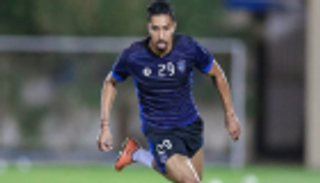 الهلال السعودي يفقد الدوسري قبل مواجهة الوحدة
