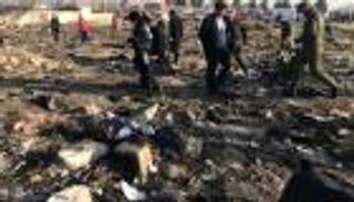 أوكرانيا تبحث فرضية تحطم الطائرة بصاروخ