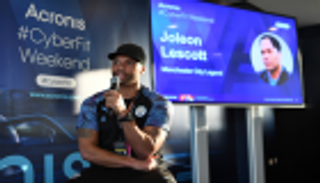 ليسكوت يشيد بأداء مدارس السيتي في الإمارات