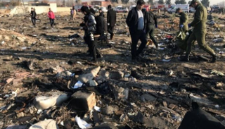 أجزاء من حطام الطائرة المنكوبة