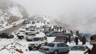 مرتفعات جبال اللوز والمحرق شهدت تساقطا كثيفا للثلوج