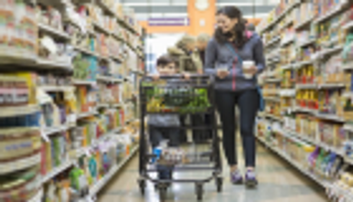 ثقة المستهلكين الأمريكيين تقفز لأعلى مستوى منذ 19 عاما