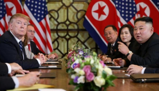 كيم وترامب خلال المحادثات بينهما مؤخرا