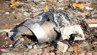 حطام الطائرة الأوكرانية المنكوبة في إيران