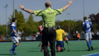 هل ينقذ الهوكي كرة القدم من جدل الفار؟