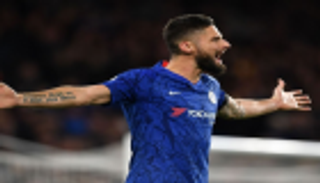 لاعب توتنهام السابق يحث النادي على ضم جيرو