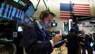 وول ستريت تغلق منخفضة