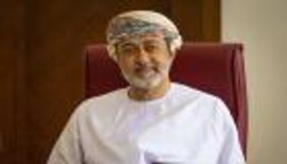 من هو هيثم بن طارق آل سعيد سلطان عمان الجديد؟