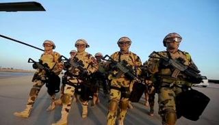 الجيش المصري يجري مناورة