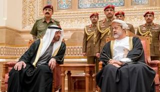 الشيخ محمد بن زايد آل نهيان يقدم التعازي للسلطان هيثم بن طارق