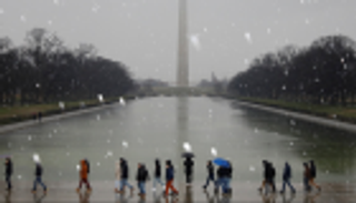 عاصفة شتوية تقتل 10 وتلغي 1000 رحلة جوية في أمريكا