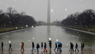 عواصف اجتاحت مناطق ابتداء من تكساس حتى ولاية مين