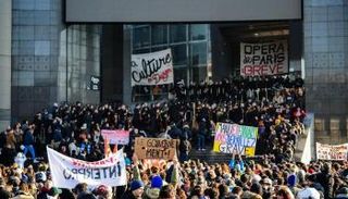 جانب من إضرابات الفرنسيين احتجاجا على قانون التقاعد