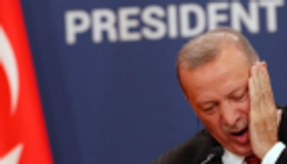 كاتب موالٍ للنظام: إدارة أردوغان تفتقر للكفاءة وتمارس الظلم