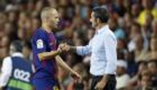 إنييستا يهاجم إدارة برشلونة بسبب فالفيردي