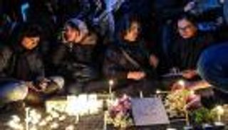 ليبراسيون: الحزن على طائرة أوكرانيا ينفجر في وجه نظام إيران