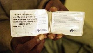 بطاقة السفر الخاصة بصني عليها عبارة من إنجيل