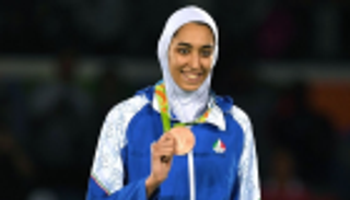 تفاصيل جديدة في فرار بطلة إيرانية من الاستغلال السياسي