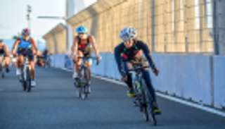 3000 متسابق من 25 دولة يشاركون في عالمية أبوظبي للترايثلون