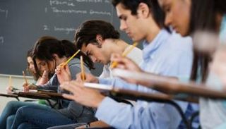 التغذية السليمة في أوقات الامتحانات تحسن من أداء الطالب